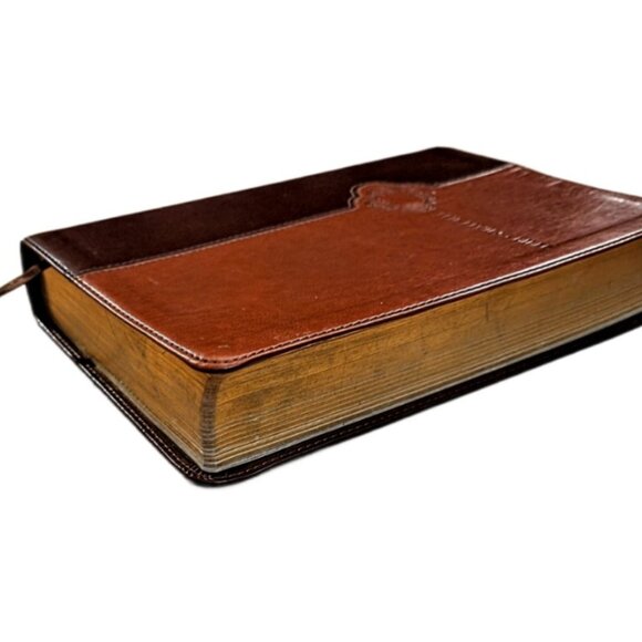 Living Bible TuTone Leather Like with Ribbon Marker Paraphrased GUC - Picture 9 of 9